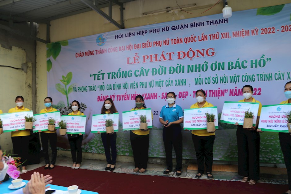 Binh Thanh district launches tree planting festival in gratitude to Uncle Ho ​